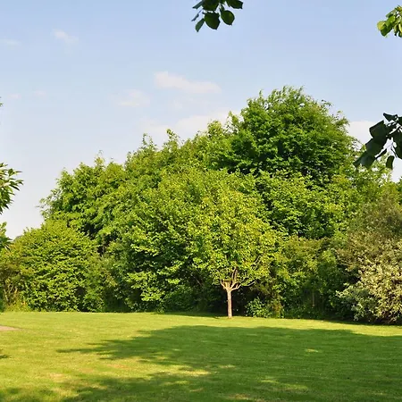 펜션 Vintage Holiday In With Spacious Garden