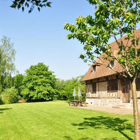 Vintage Holiday In With Spacious Garden Offranville